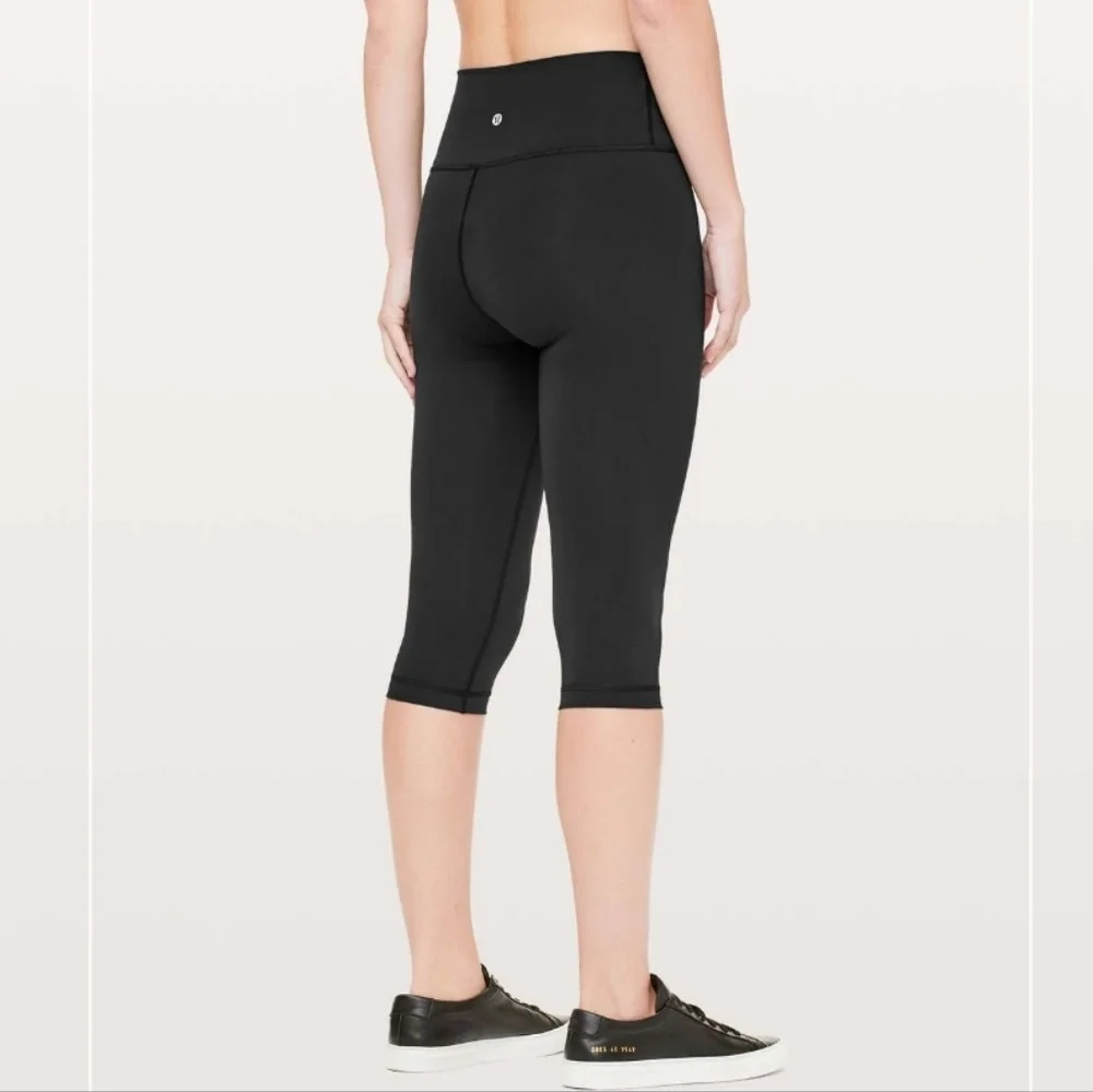 Lululemon Wunder Under Hi-Rise 1/2 Tight Full-On Luxtreme 17" Black Size 8